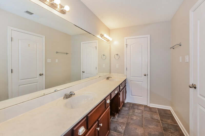2,015/Mo, 6723 Crystal Dr Olive Branch, MS 38654 Main Bathroom View 2