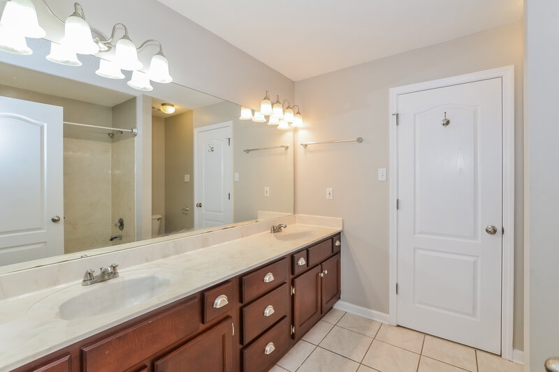 2,015/Mo, 6723 Crystal Dr Olive Branch, MS 38654 Bathroom View