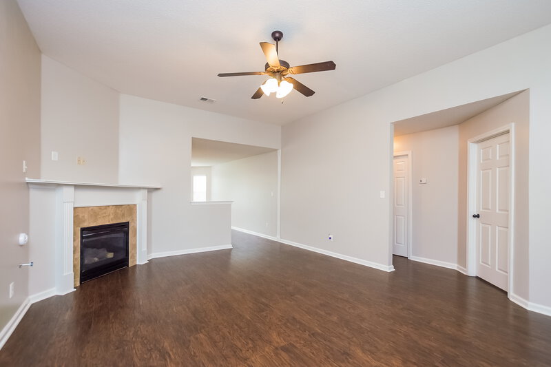 2,320/Mo, 4313 Genevieve Dr Southaven, MS 38672 Living Room View 2