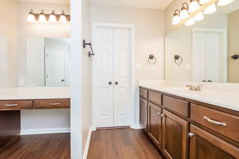 2,320/Mo, 4313 Genevieve Dr Southaven, MS 38672 Master Bathroom View 2