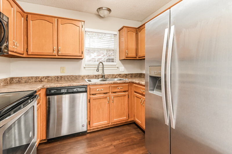 2,770/Mo, 9811 Dogwood Ct E Olive Branch, MS 38654 Kitchen View 2