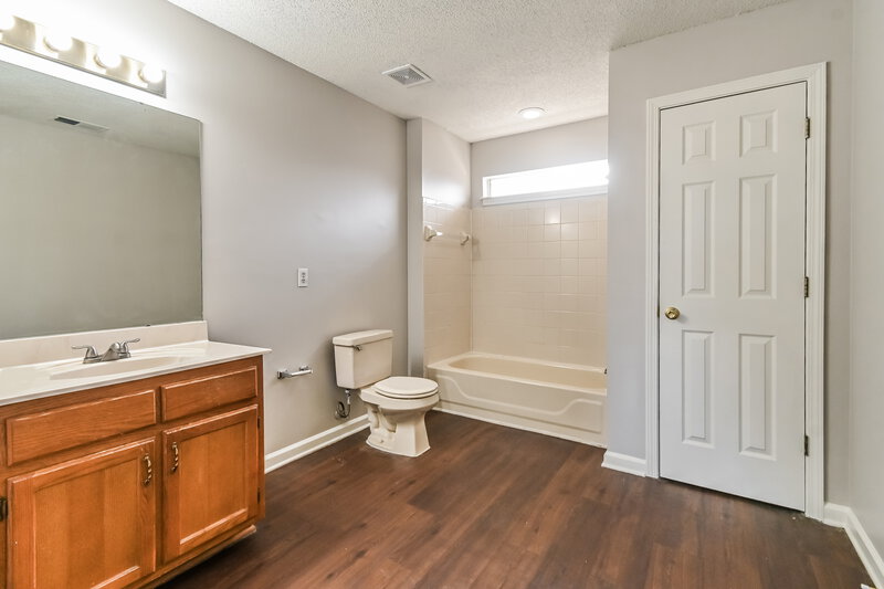 2,770/Mo, 9811 Dogwood Ct E Olive Branch, MS 38654 Main Bathroom View