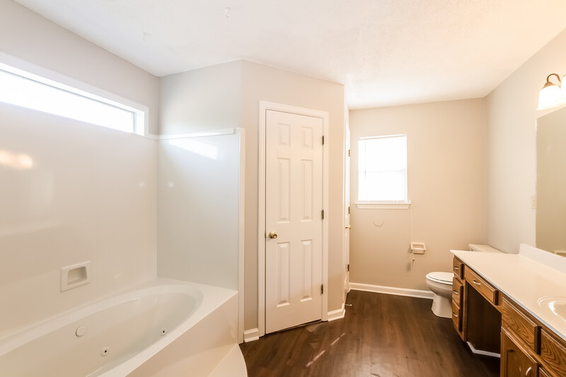 2,370/Mo, 1812 Black Bear Cir E Cordova, TN 38016 Master Bathroom View