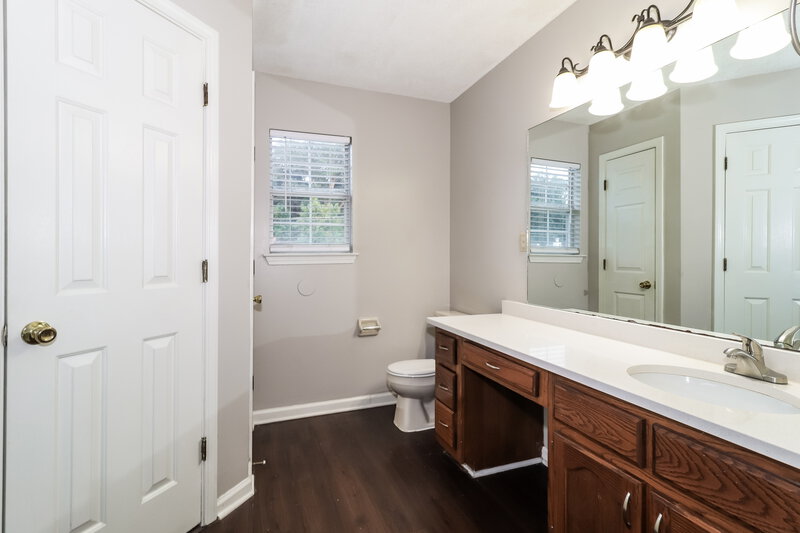 1,590/Mo, 1812 Black Bear Cir E Cordova, TN 38016 Main Bathroom View