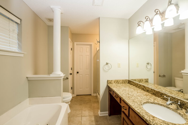 1,785/Mo, 8481 Regal Bend Dr Olive Branch, MS 38654 Master Bathroom View