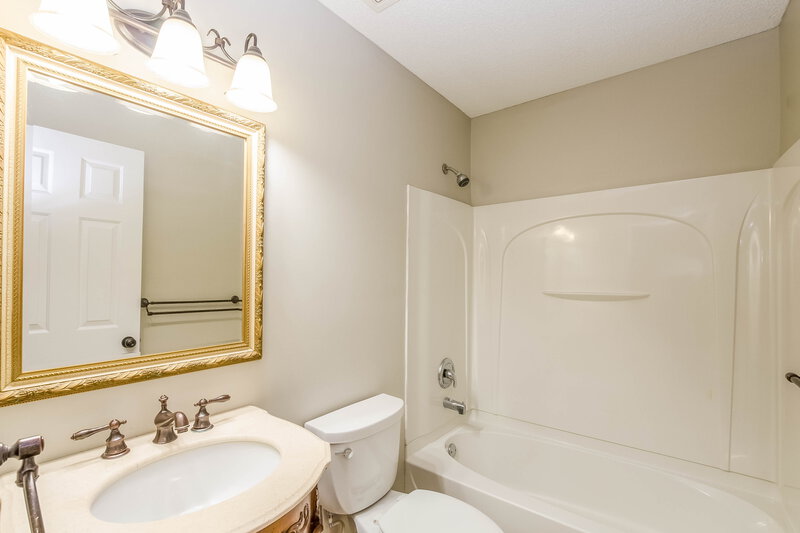 1,785/Mo, 8481 Regal Bend Dr Olive Branch, MS 38654 Bathroom View