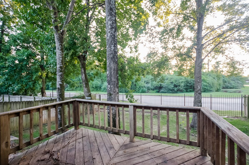 1,785/Mo, 8481 Regal Bend Dr Olive Branch, MS 38654 Deck View