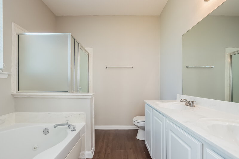 1,860/Mo, 7259 Alexander Rd Olive Branch, MS 38654 Master Bathroom View