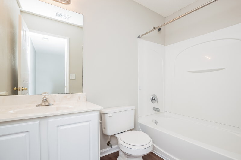 1,860/Mo, 7259 Alexander Rd Olive Branch, MS 38654 Bathroom View 2