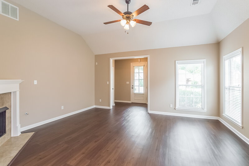 2,100/Mo, 5792 Bedford Loop E Southaven, MS 38672 Living Room View