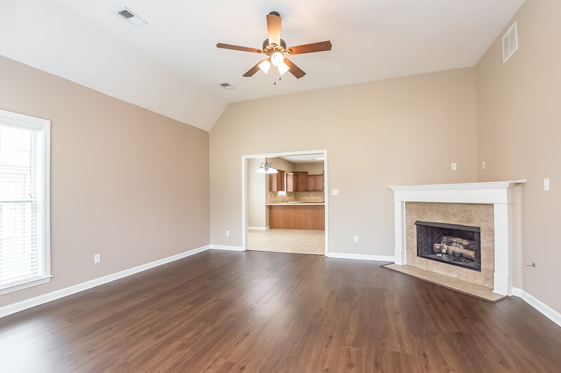 2,100/Mo, 5792 Bedford Loop E Southaven, MS 38672 Living Room View 2