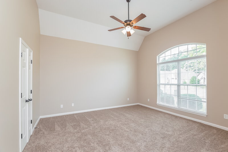 2,100/Mo, 5792 Bedford Loop E Southaven, MS 38672 Master Bedroom View