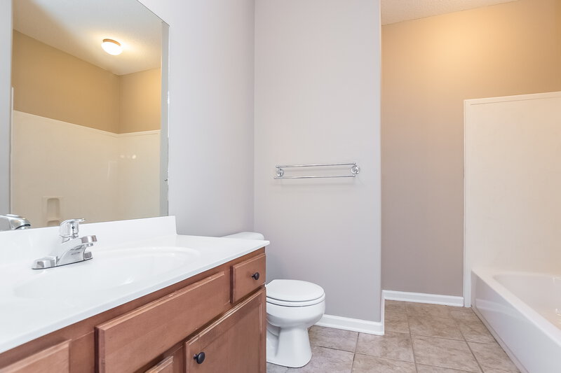 2,100/Mo, 5792 Bedford Loop E Southaven, MS 38672 Bathroom View