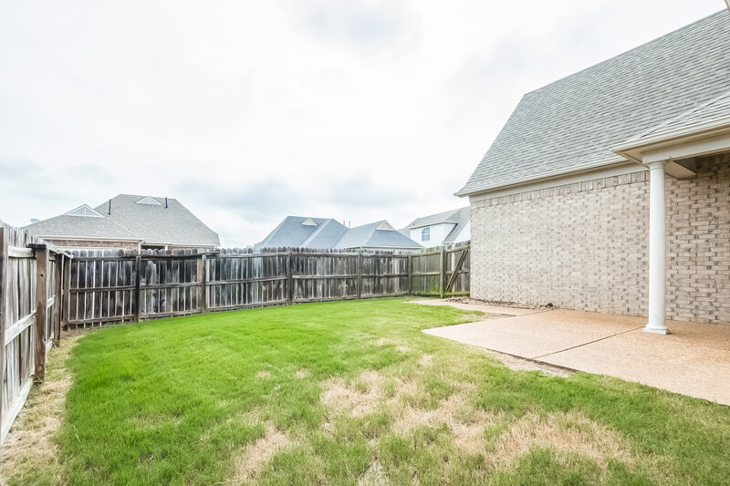 2,100/Mo, 5792 Bedford Loop E Southaven, MS 38672 Rear View