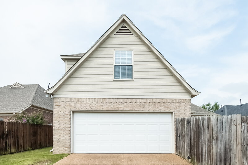 2,100/Mo, 5792 Bedford Loop E Southaven, MS 38672 Rear View 2