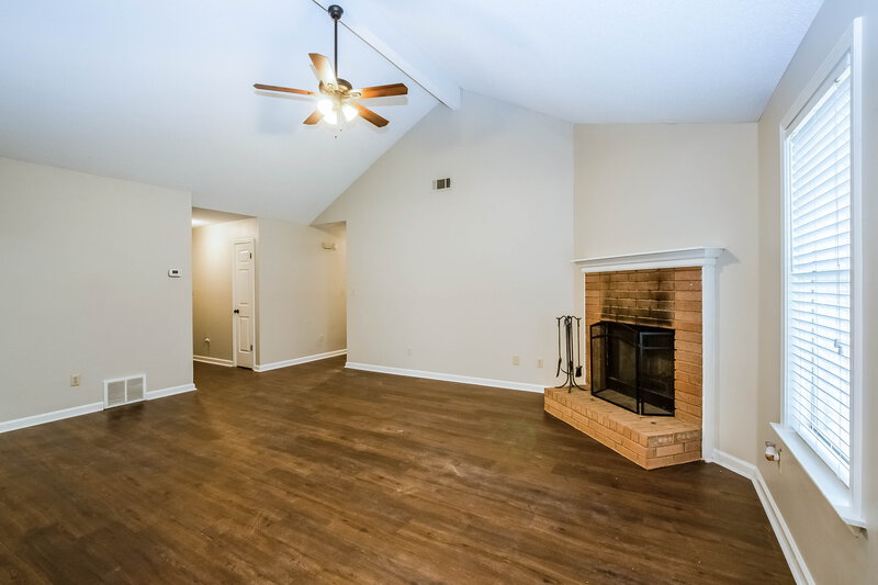 2,115/Mo, 250 Cross Point Cv Collierville, TN 38017 Living Room View