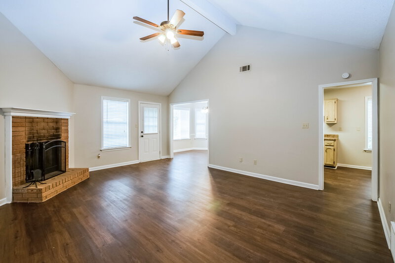 2,115/Mo, 250 Cross Point Cv Collierville, TN 38017 Living Room View 2