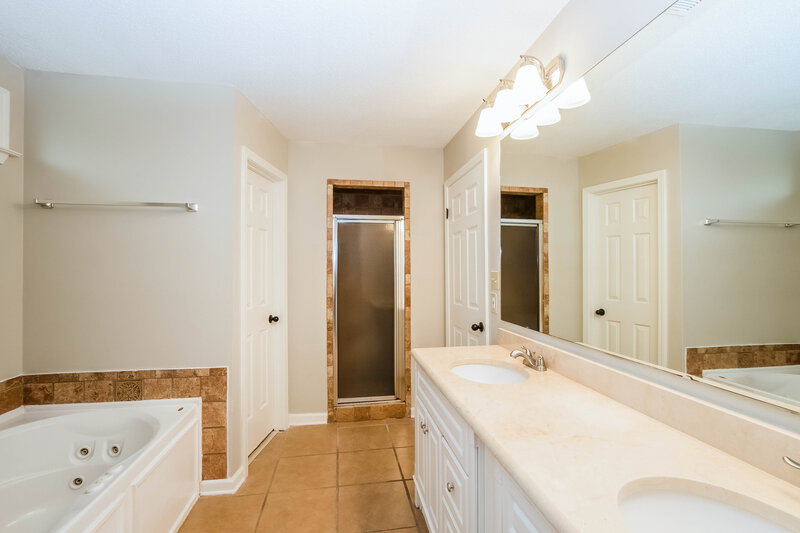 2,115/Mo, 250 Cross Point Cv Collierville, TN 38017 Master Bathroom View