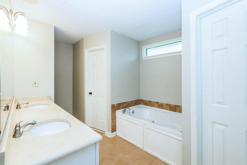 2,115/Mo, 250 Cross Point Cv Collierville, TN 38017 Master Bathroom View 2