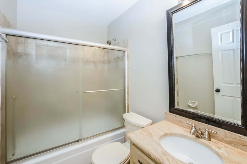2,115/Mo, 250 Cross Point Cv Collierville, TN 38017 Bathroom View