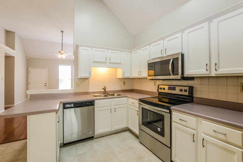 1,810/Mo, 10004 Woodland Birch Dr Lakeland, TN 38002 Kitchen View 2