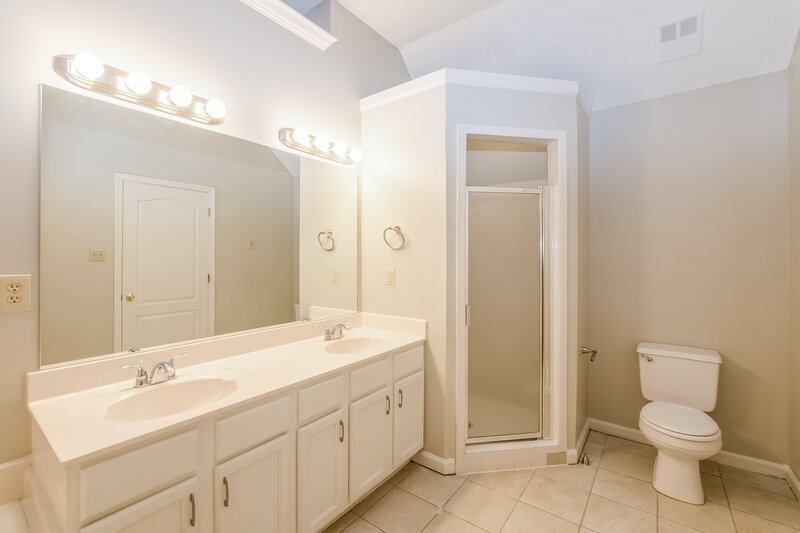 1,810/Mo, 10004 Woodland Birch Dr Lakeland, TN 38002 Master Bathroom View 2