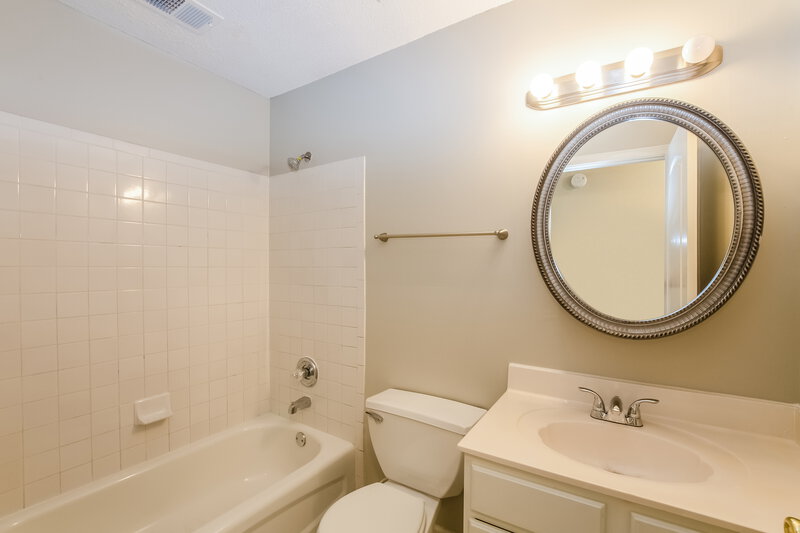 1,810/Mo, 10004 Woodland Birch Dr Lakeland, TN 38002 Bathroom View