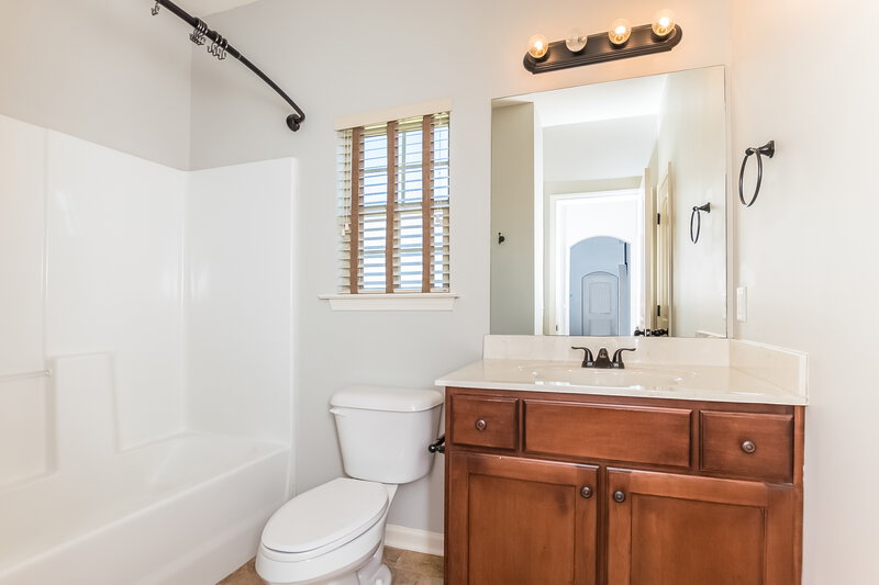 2,375/Mo, 3194 S Cherry Cv Southaven, MS 38672 Bathroomlarge View