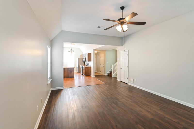 1,975/Mo, 5703 Bedford Loop E Southaven, MS 38672 Living Room View 2