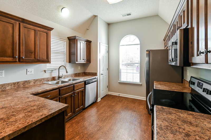 1,975/Mo, 5703 Bedford Loop E Southaven, MS 38672 Kitchen View