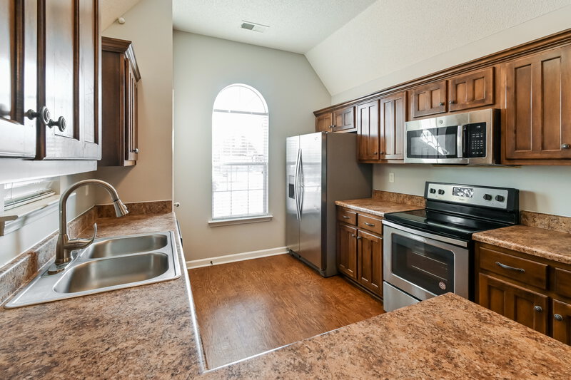 1,975/Mo, 5703 Bedford Loop E Southaven, MS 38672 Kitchen View 2