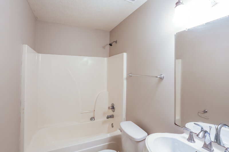 1,845/Mo, 12807 Fox Bend Ln Olive Branch, MS 38654 Bathroom View