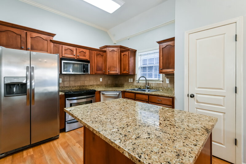 2,040/Mo, 4276 Arabella Dr Southaven, MS 38672 Kitchen View 2