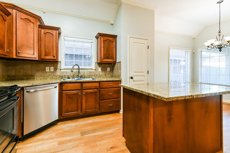 2,040/Mo, 4276 Arabella Dr Southaven, MS 38672 Kitchen View 3
