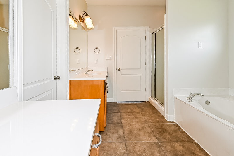 2,065/Mo, 3376 Valley Crest Dr Southaven, MS 38672 Main Bathroom View 2