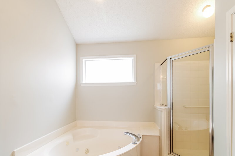 2,690/Mo, 7510 Bakers Glenn Ln Cordova, TN 38018 Main Bathroom View