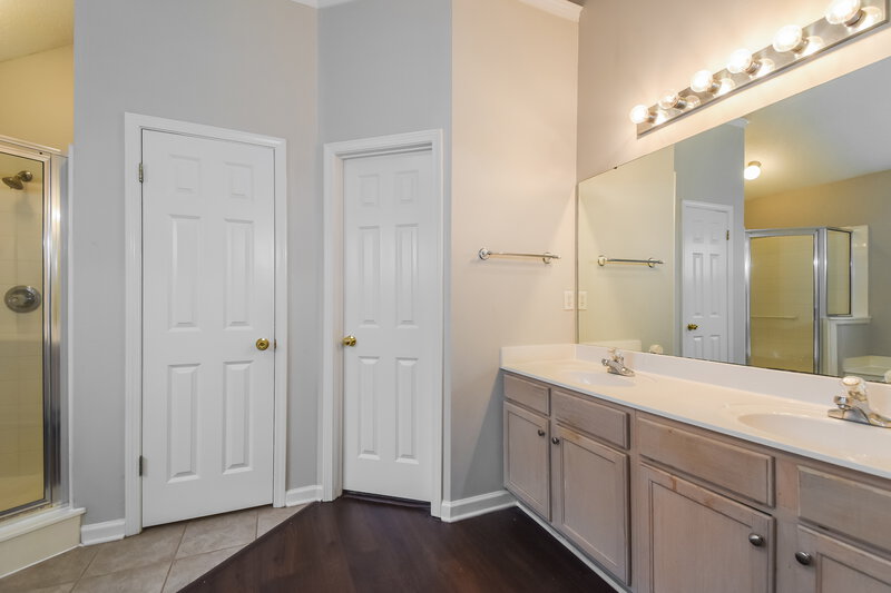 1,845/Mo, 7510 Bakers Glenn Ln Cordova, TN 38018 Main Bathroom View