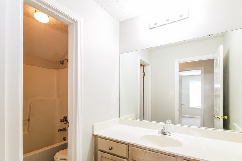 2,690/Mo, 7510 Bakers Glenn Ln Cordova, TN 38018 Bathroom View