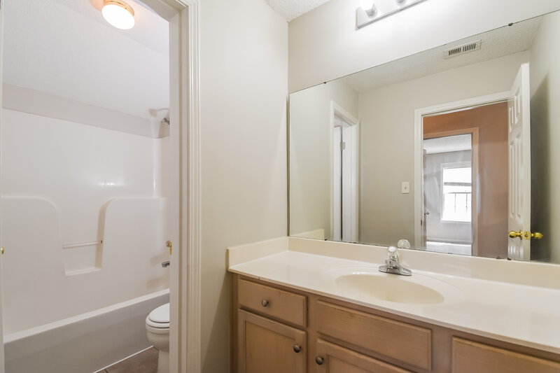 1,845/Mo, 7510 Bakers Glenn Ln Cordova, TN 38018 Bathroom View