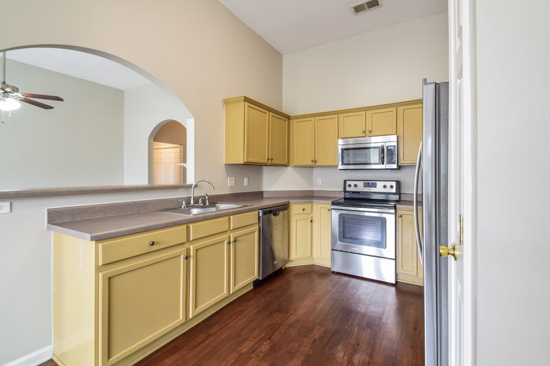 1,820/Mo, 10909 Lexington Dr Olive Branch, MS 38654 Kitchen View 2