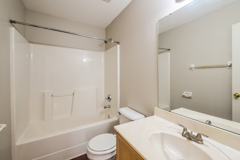 1,820/Mo, 10909 Lexington Dr Olive Branch, MS 38654 Bathroom View
