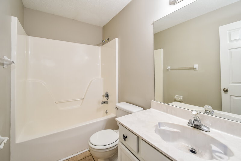 1,960/Mo, 9355 Lacee Ln Olive Branch, MS 38654 Bathroom View