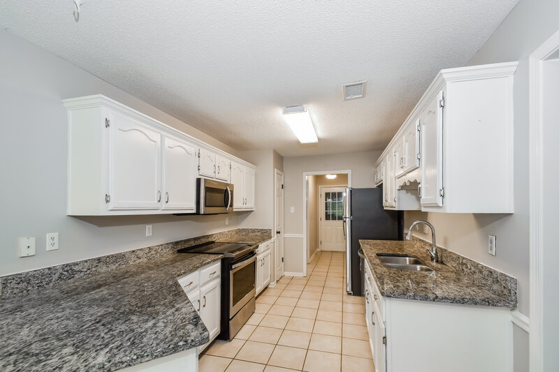 2,150/Mo, 45 Rolling Oaks Dr Oakland, TN 38060 Kitchen View