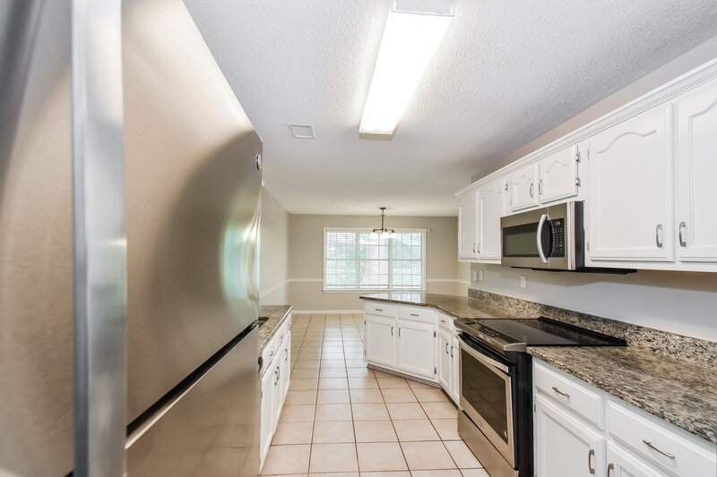 2,150/Mo, 45 Rolling Oaks Dr Oakland, TN 38060 Kitchen View 2