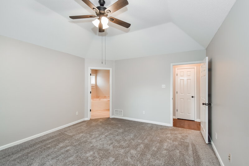 2,150/Mo, 45 Rolling Oaks Dr Oakland, TN 38060 Main Bedroom View 2