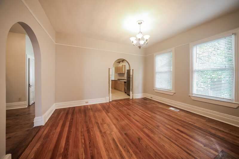 2,470/Mo, 2057 Vinton Ave Memphis, TN 38104 Dining Room View