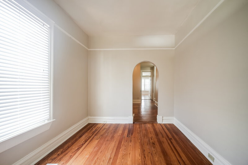 2,470/Mo, 2057 Vinton Ave Memphis, TN 38104 Bonus Room View 2