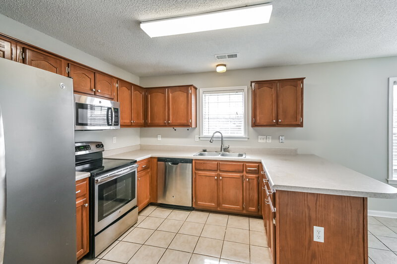 1,920/Mo, 2989 Dove Cv Hernando, MS 38632 Kitchen View 2