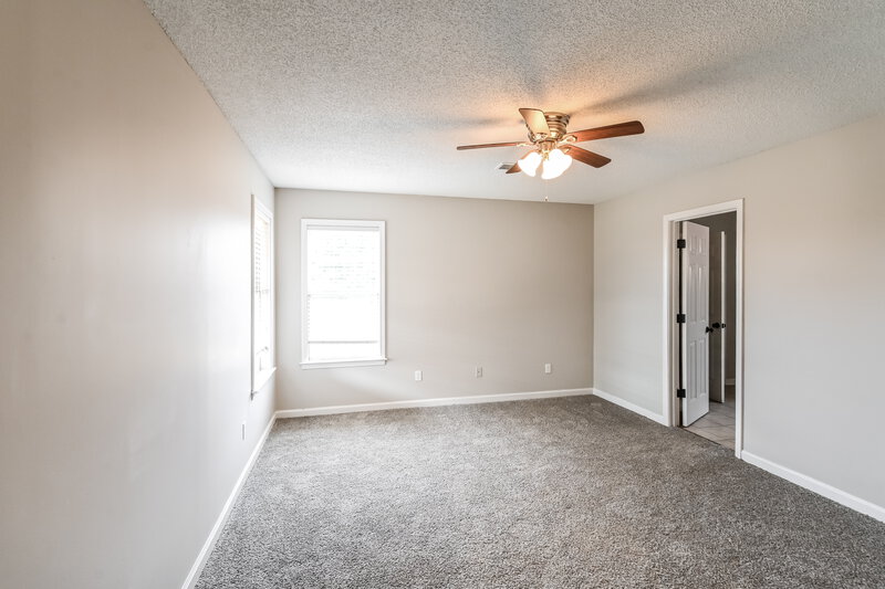1,920/Mo, 2989 Dove Cv Hernando, MS 38632 Main Bedroom View