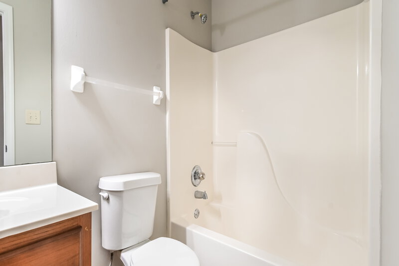 1,920/Mo, 2989 Dove Cv Hernando, MS 38632 Bathroom View